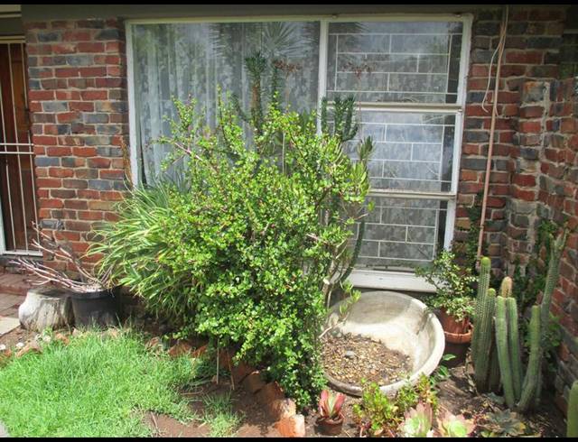 2 BEDROOM TOWNHOUSE FOR SALE IN PELLISSIER